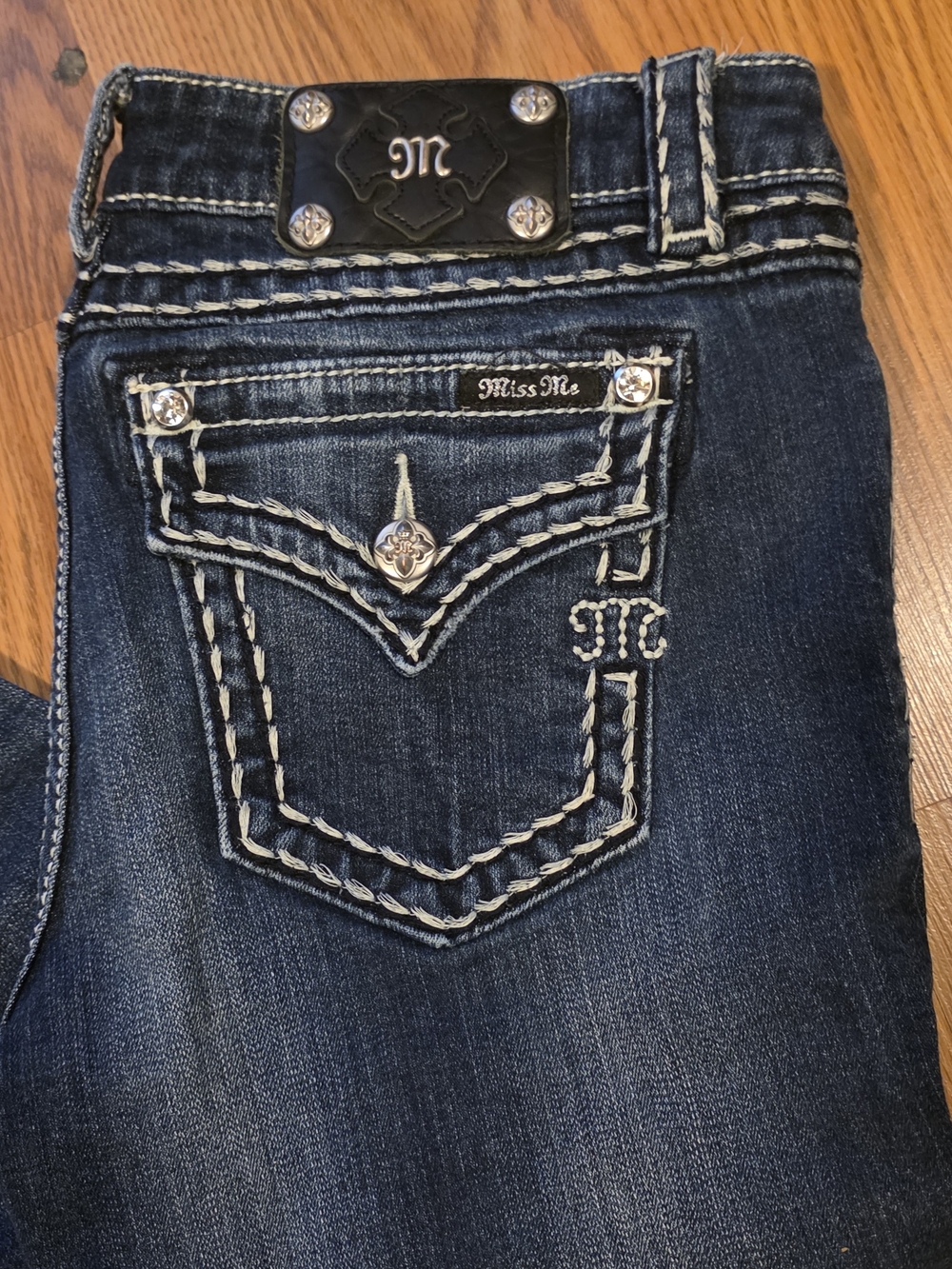 Miss Me Boyfriend Capri Embellished Jeans Size 29